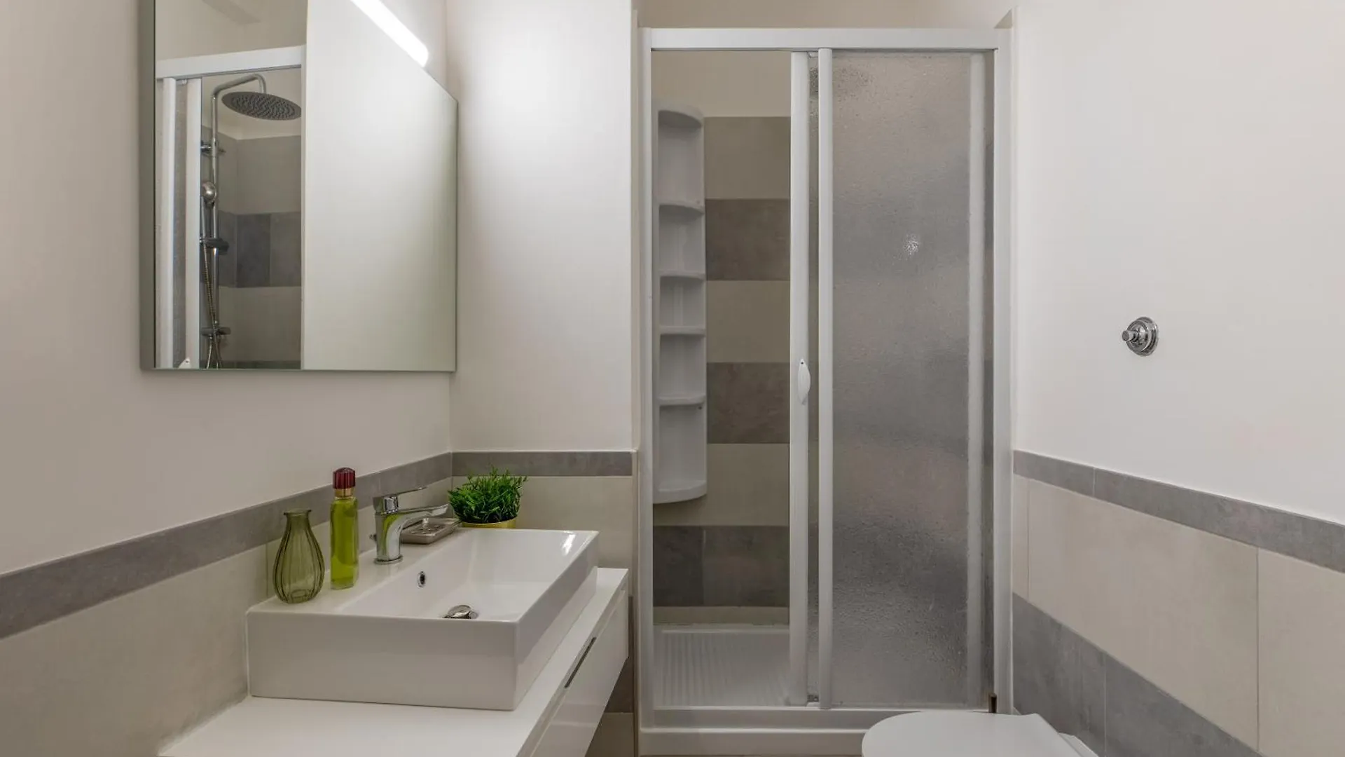 Apartment Iflat Spacious & Comfortable Apt Near The Vatican Rome